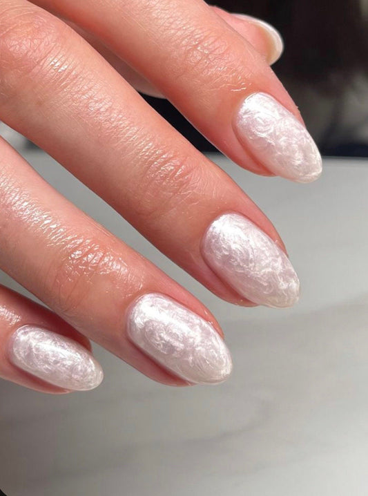 Pearl oyster press on nails
