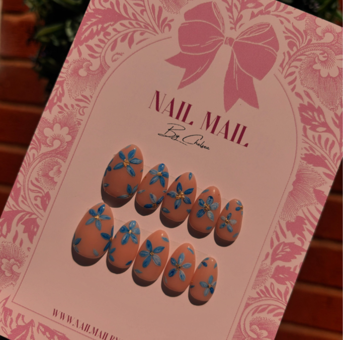 Marble flower nails in short almond